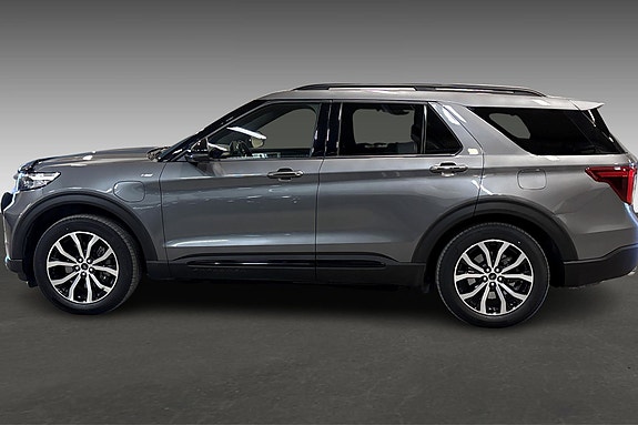 Ford Explorer 3 of 20