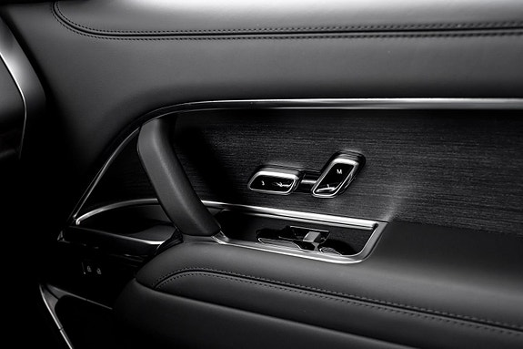 Land Rover Range Rover 17 of 30