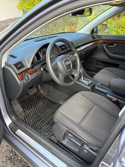 Audi A4 9 of 19