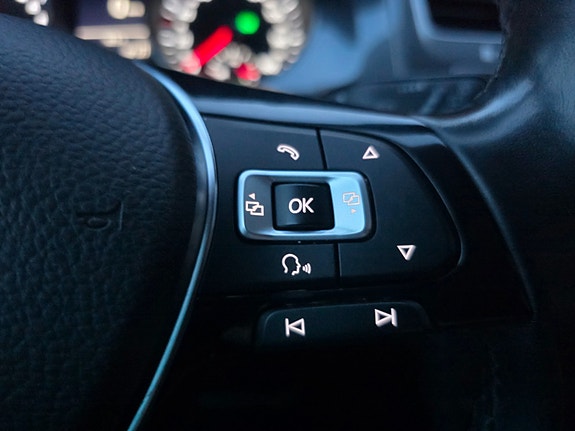 Volkswagen Golf VII 10 of 16