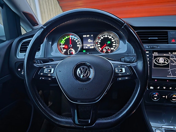 Volkswagen Golf VII 8 of 16