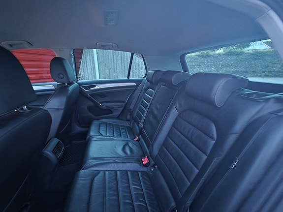 Volkswagen Golf VII 12 of 16