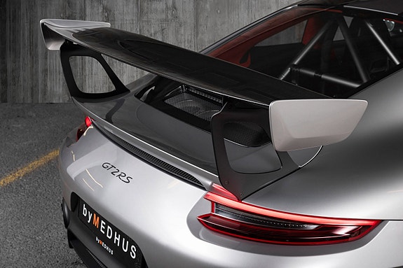 Porsche 911 16 of 30