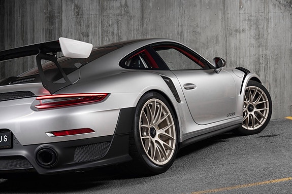 Porsche 911 15 of 30