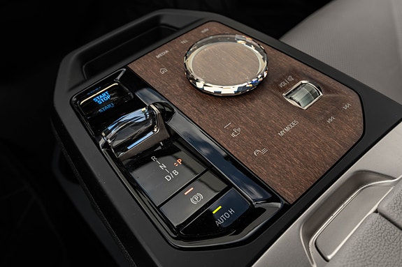BMW iX 23 of 30