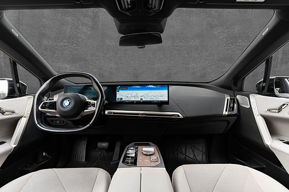 BMW iX 13 of 30