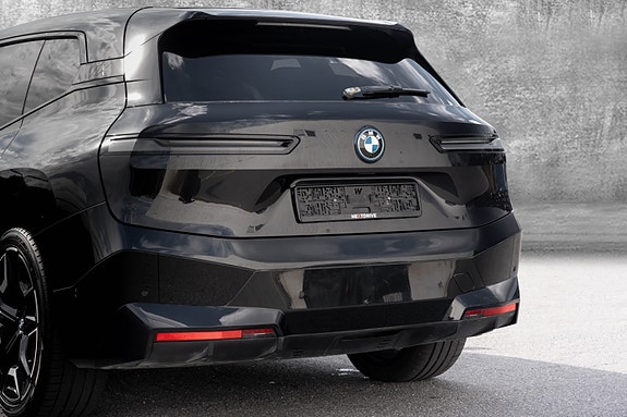 BMW iX 6 of 30
