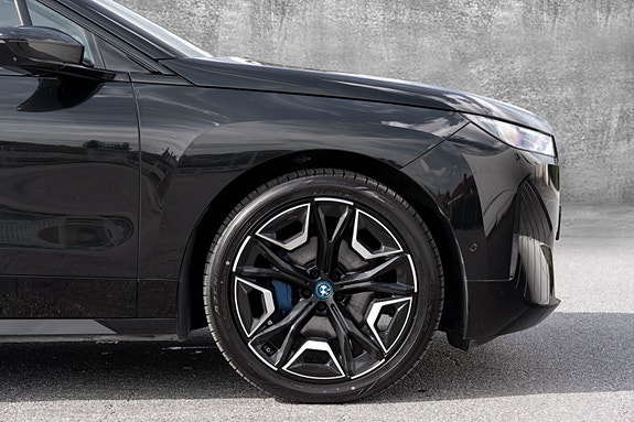 BMW iX 12 of 30