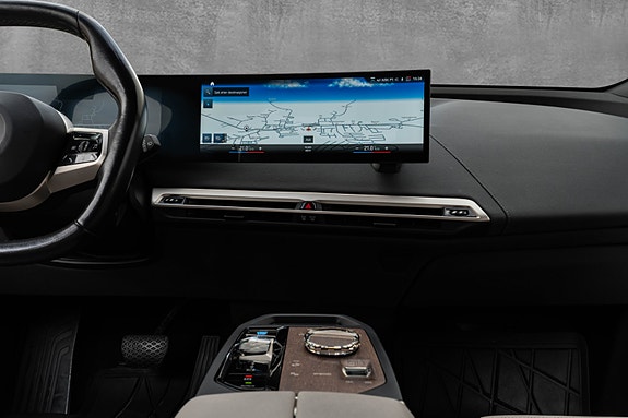 BMW iX 25 of 30