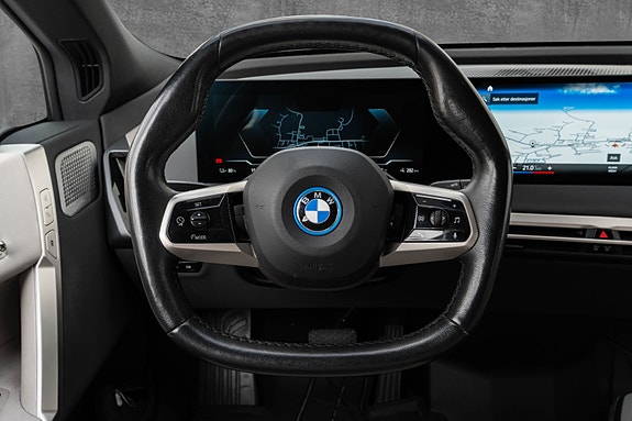 BMW iX 15 of 30