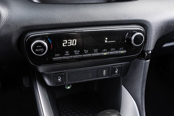 Toyota Yaris 21 of 30