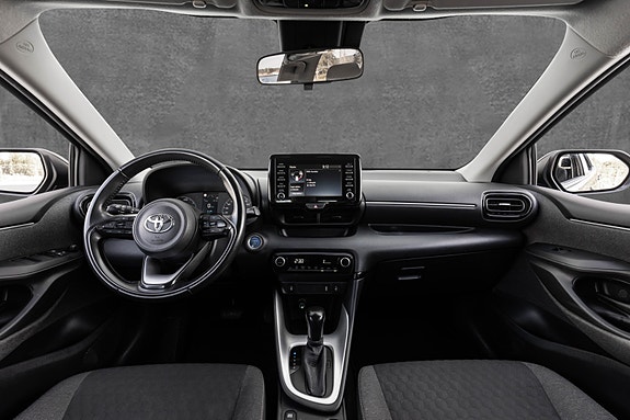 Toyota Yaris 12 of 30