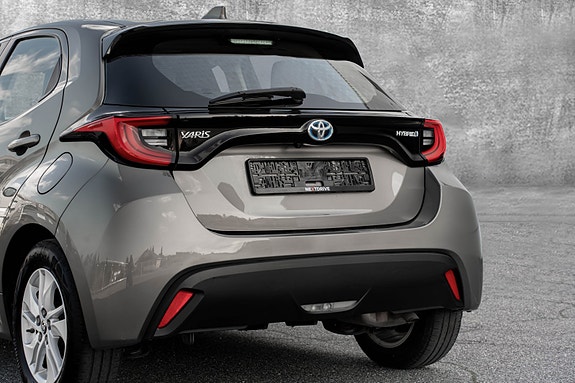 Toyota Yaris 6 of 30