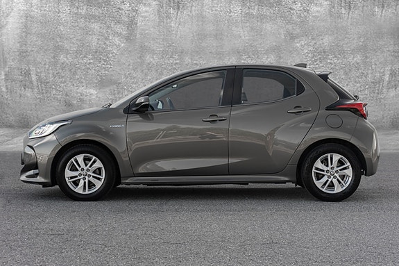 Toyota Yaris 9 of 30