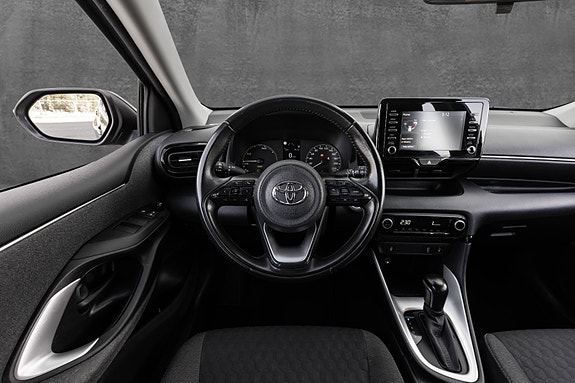 Toyota Yaris 13 of 30