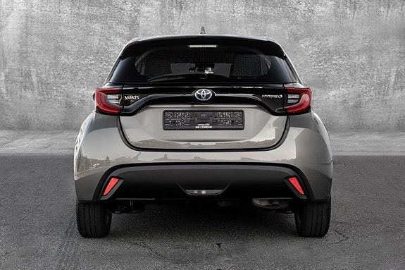 Toyota Yaris 7 of 30