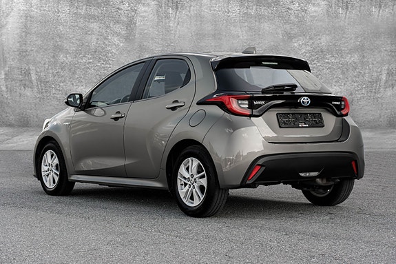 Toyota Yaris 5 of 30