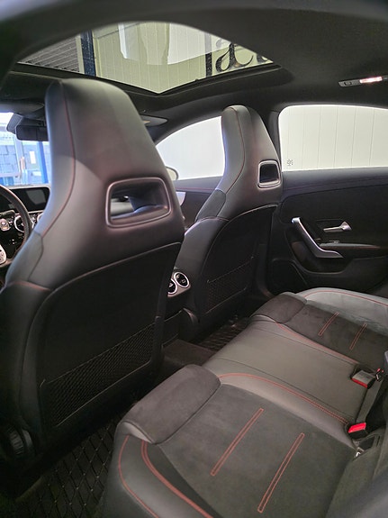 Mercedes-Benz CLA180 9 of 30
