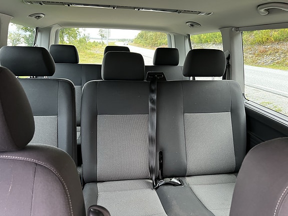 Volkswagen Caravelle 12 of 17