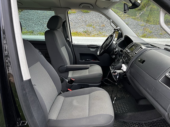 Volkswagen Caravelle 16 of 17