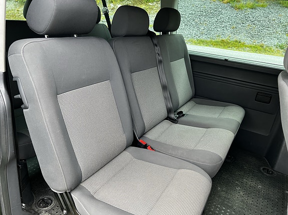 Volkswagen Caravelle 17 of 17
