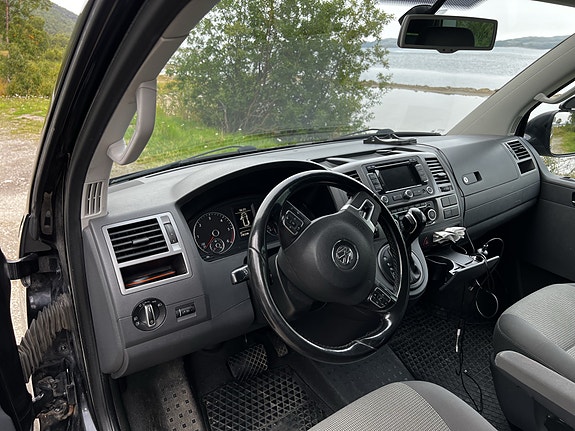 Volkswagen Caravelle 13 of 17