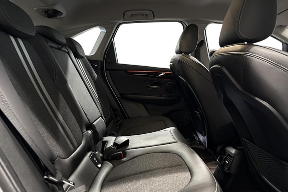 BMW 225xe 22 of 24