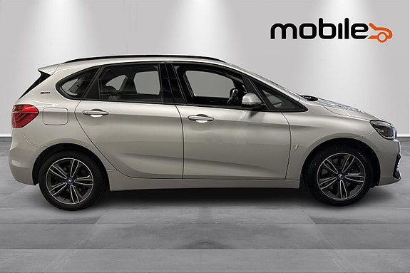 BMW 225xe 2 of 24