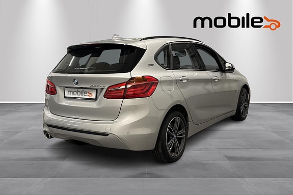 BMW 225xe 3 of 24