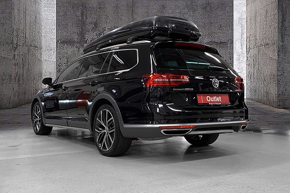 Volkswagen Passat Alltrack 2 of 14