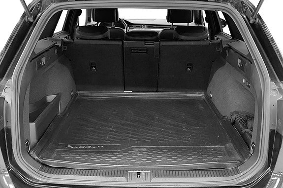 Volkswagen Passat Alltrack 10 of 14
