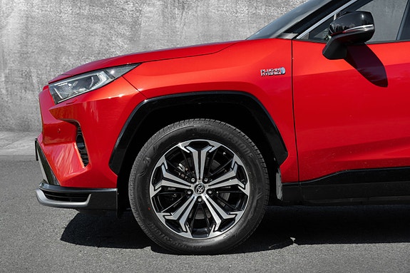 Toyota RAV4 Plug-in Hybrid 12 of 30