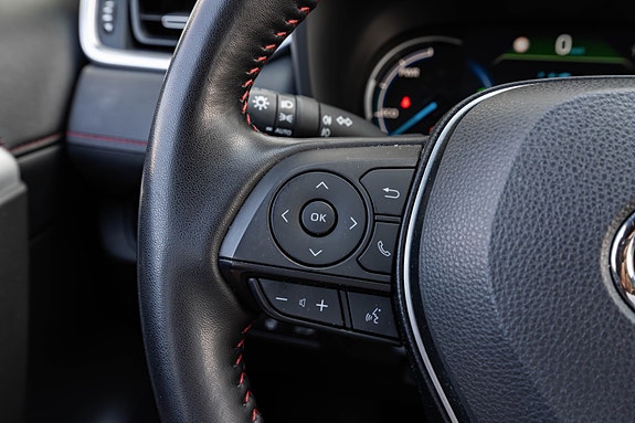 Toyota RAV4 Plug-in Hybrid 19 of 30