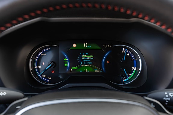 Toyota RAV4 Plug-in Hybrid 22 of 30
