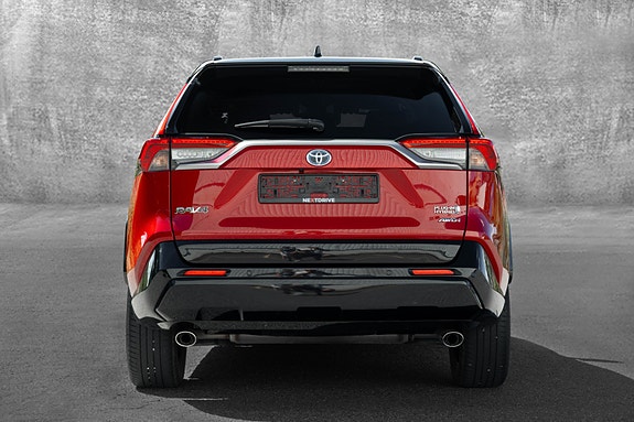 Toyota RAV4 Plug-in Hybrid 7 of 30