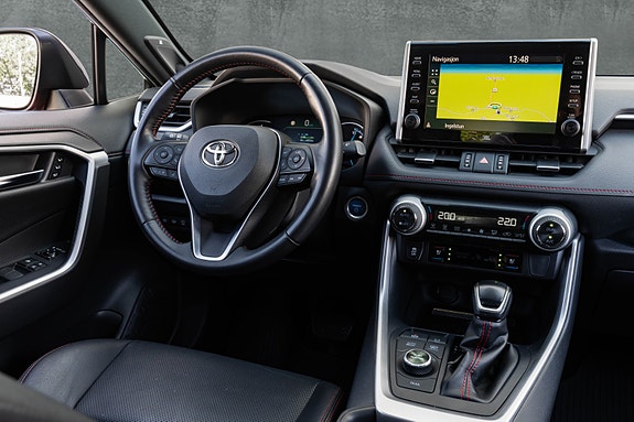 Toyota RAV4 Plug-in Hybrid 16 of 30