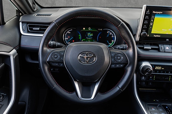Toyota RAV4 Plug-in Hybrid 18 of 30