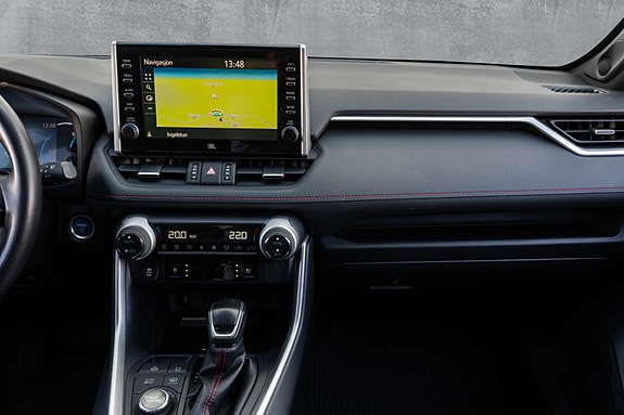 Toyota RAV4 Plug-in Hybrid 24 of 30