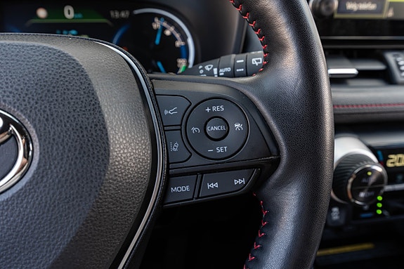 Toyota RAV4 Plug-in Hybrid 20 of 30