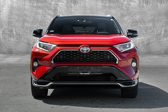 Toyota RAV4 Plug-in Hybrid 4 of 30