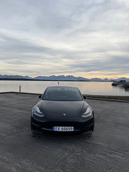 Tesla Model 3 8 of 30
