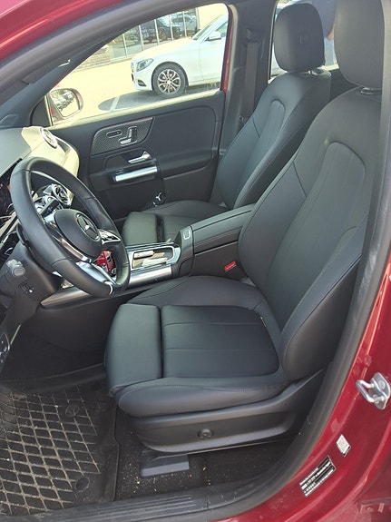 Mercedes-Benz EQA300 4 of 6