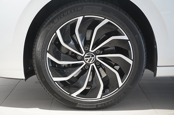Volkswagen Golf VIII 7 of 30