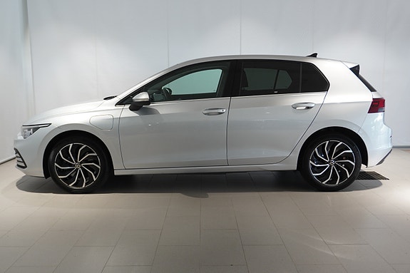 Volkswagen Golf VIII 3 of 30