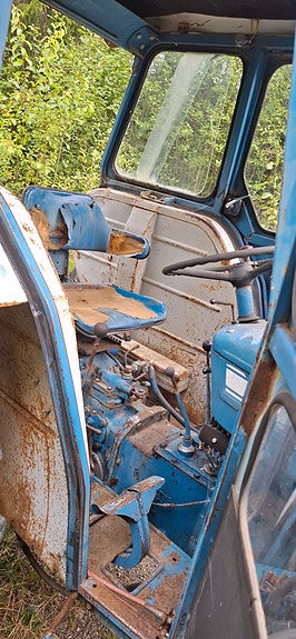 Ford 4000 9 of 12