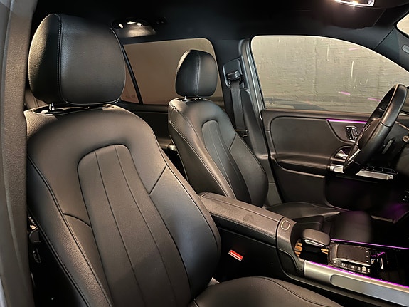 Mercedes-Benz EQB300 25 of 30