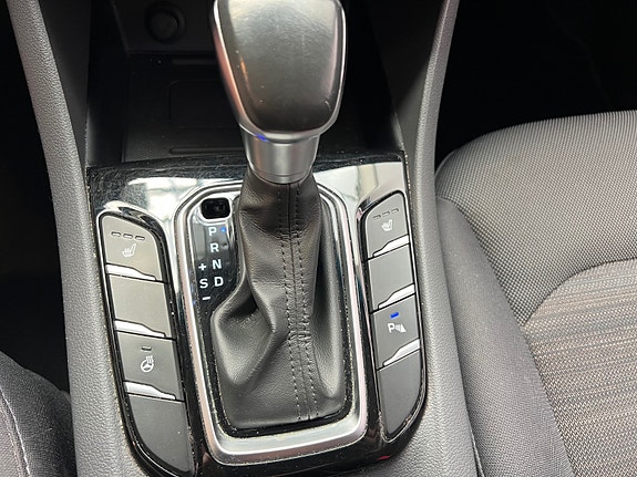 Hyundai IONIQ 15 of 30