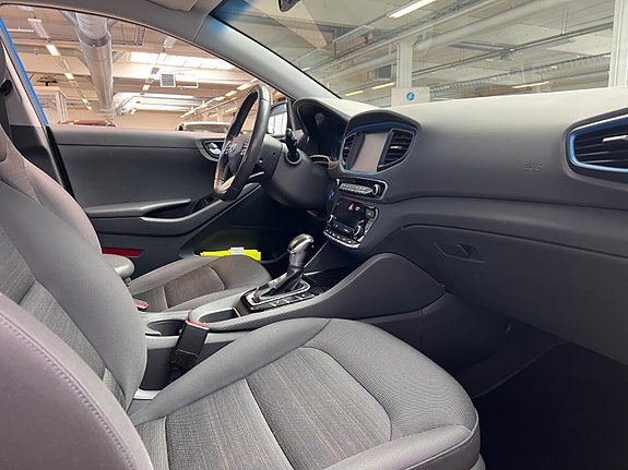 Hyundai IONIQ 24 of 30