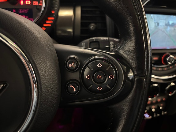 MINI Cooper 13 of 29