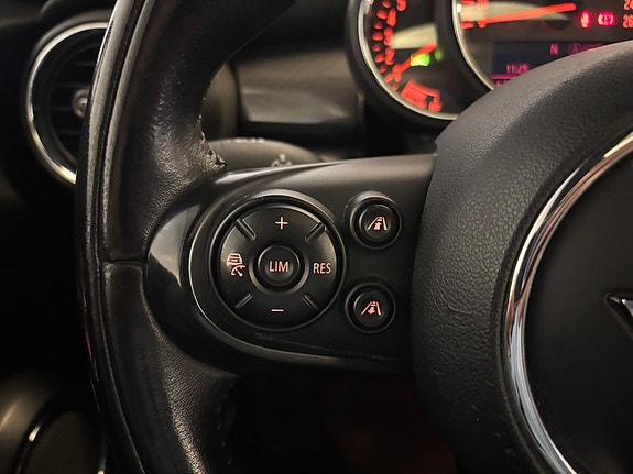 MINI Cooper 12 of 29